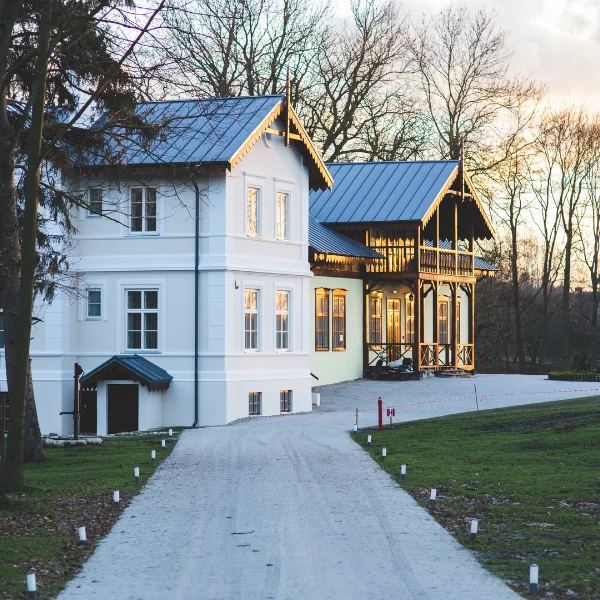 Image of luxury real estate.